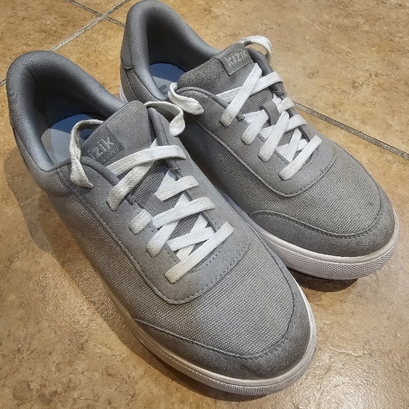 Gray Kizik Size 4.5 Big Boy Sneakers - Picture 2 of 5